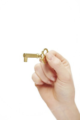 포토 JPG 스튜디오촬영 손 백그라운드 컨셉 열쇠 한손 실내 한명 들기 누끼 근접촬영 아웃포커스 신체부위 오브젝트 국내포토 1 뷰포인트 모션 촬영기법 사람 내부 파일형식