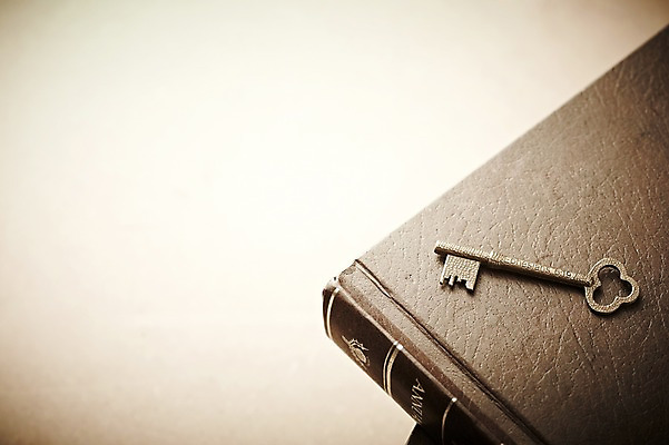 포토 JPG 스튜디오촬영 백그라운드 컨셉 열쇠 실내 근접촬영 사람없음 아웃포커스 책 오브젝트 국내포토 뷰포인트 촬영기법 내부 파일형식