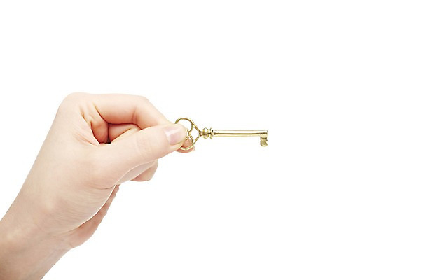 포토 JPG 스튜디오촬영 손 백그라운드 컨셉 열쇠 한손 실내 한명 들기 누끼 근접촬영 아웃포커스 신체부위 오브젝트 국내포토 1 뷰포인트 모션 촬영기법 사람 내부 파일형식