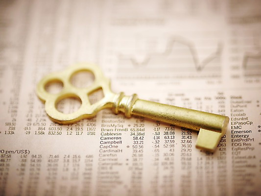 포토 JPG 스튜디오촬영 배경화면 백그라운드 컨셉 통계 열쇠 수치 그래프 실내 근접촬영 사람없음 아웃포커스 신문 주식 오브젝트 국내포토 뷰포인트 촬영기법 내부 간행물 금융 뉴스 파일형식