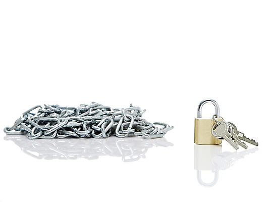 포토 JPG 스튜디오촬영 백그라운드 컨셉 열쇠 자물쇠 실내 누끼 근접촬영 사람없음 아웃포커스 고리 쇠사슬 철 오브젝트 잠금 보안 열쇠꾸러미 국내포토 뷰포인트 촬영기법 안전 내부 파일형식