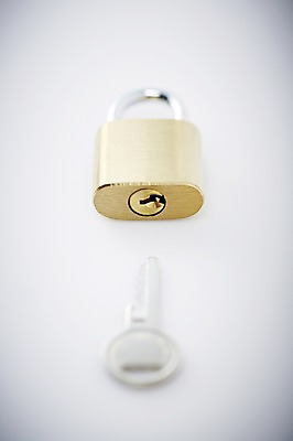 포토 JPG 스튜디오촬영 백그라운드 컨셉 열쇠 자물쇠 실내 근접촬영 사람없음 아웃포커스 오브젝트 잠금 보안 열쇠구멍 국내포토 뷰포인트 촬영기법 안전 내부 파일형식