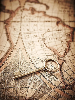 포토 JPG 스튜디오촬영 종이 백그라운드 컨셉 세계지도 지도 열쇠 실내 근접촬영 사람없음 아웃포커스 설계도 오브젝트 국내포토 뷰포인트 건설업 촬영기법 내부 세계 파일형식