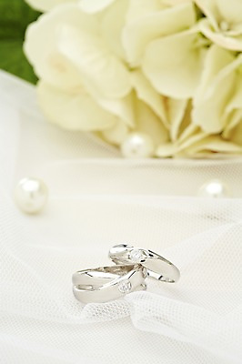 포토 JPG 스튜디오촬영 식물 꽃 결혼 백그라운드 장신구 식탁 탁자 실내 근접촬영 사람없음 아웃포커스 장식 반지 상차림 보석 구슬 준비 결혼반지 커플반지 코사지 웨딩테이블 국내포토 뷰포인트 가구 촬영기법 이벤트 내부 광석 파일형식