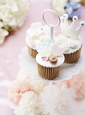 포토 JPG 스튜디오촬영 꽃 음식 결혼 백그라운드 식탁 탁자 실내 근접촬영 사람없음 아웃포커스 장식 케이크 상차림 컵케이크 준비 코사지 웨딩테이블 국내포토 식물 뷰포인트 가구 장신구 디저트 촬영기법 이벤트 내부 파일형식