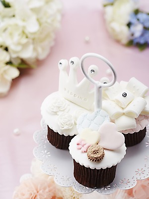 포토 JPG 스튜디오촬영 꽃 음식 결혼 백그라운드 식탁 탁자 실내 근접촬영 사람없음 아웃포커스 장식 케이크 상차림 컵케이크 준비 코사지 웨딩테이블 국내포토 식물 뷰포인트 가구 장신구 디저트 촬영기법 이벤트 내부 파일형식