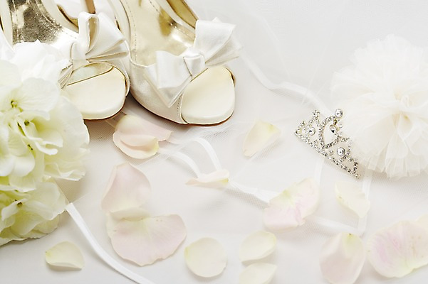 포토 JPG 스튜디오촬영 꽃잎 꽃 리본 구두 결혼 백그라운드 장신구 탁자 왕관 실내 근접촬영 사람없음 아웃포커스 장식 여성화 상차림 보석 티아라 준비 웨딩테이블 웨딩슈즈 국내포토 식물 뷰포인트 가구 신발 촬영기법 이벤트 내부 광석 결혼소품 파일형식