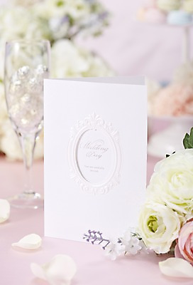 포토 JPG 스튜디오촬영 식물 꽃잎 꽃 결혼 백그라운드 식탁 탁자 잔 실내 근접촬영 사람없음 아웃포커스 장식 컵 상차림 구슬 준비 청첩장 샴페인잔 초대장 웨딩테이블 국내포토 카드프레임 식기 뷰포인트 가구 술잔 카드_감사 프레임 촬영기법 이벤트 내부 파일형식