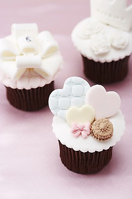 포토 JPG 스튜디오촬영 음식 결혼 백그라운드 식탁 탁자 실내 근접촬영 사람없음 아웃포커스 장식 케이크 상차림 컵케이크 준비 웨딩테이블 국내포토 뷰포인트 가구 디저트 촬영기법 이벤트 내부 파일형식