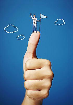 PSD 구름 편집 편집이미지 라이프스타일 손 남자 백그라운드 비즈니스 포토일러 한손 합성일러스트 한명 사람 손짓 성인 라이프 신체부위 손들기 엄지손가락 깃발 최고 비즈니스맨 정상 디지털합성 편집일러스트 성인만 이미지편집 자연요소 1 손가락 모션 생활 직장인 파일형식