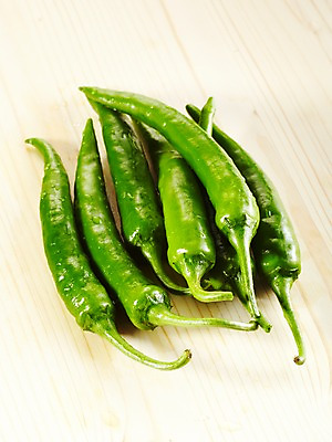 포토 JPG 스튜디오촬영 음식 채소 식재료 재료 고추 탁자 실내 사람없음 농작물 물방울 신선 풋고추 청양고추 국내포토 가구 농업 내부 파일형식