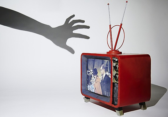 포토 JPG 스튜디오촬영 손 실루엣 백그라운드 컨셉 한손 실내 안테나 그림자 한명 손짓 신체부위 전자제품 스크린 검은색 텔레비전 위험 예측 오브젝트 영상 국내포토 1 컬러 통신 모션 촬영기법 사람 내부 파일형식