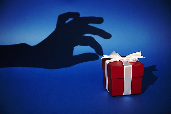 포토 JPG 스튜디오촬영 손 기념일 실루엣 리본 백그라운드 컨셉 한손 실내 그림자 선물 한명 손짓 이벤트 신체부위 선물상자 상자 검은색 위험 예측 오브젝트 국내포토 1 컬러 모션 촬영기법 사람 내부 파일형식