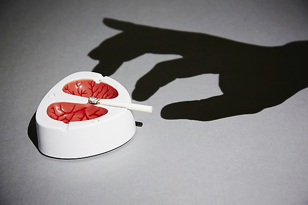 포토 JPG 스튜디오촬영 손 실루엣 백그라운드 컨셉 한손 담배 실내 건강 그림자 한명 손짓 신체부위 검은색 위험 예측 오브젝트 금연 담배꽁초 재떨이 폐암 국내포토 1 캠페인 컬러 모션 촬영기법 사람 내부 사회이슈 암 파일형식