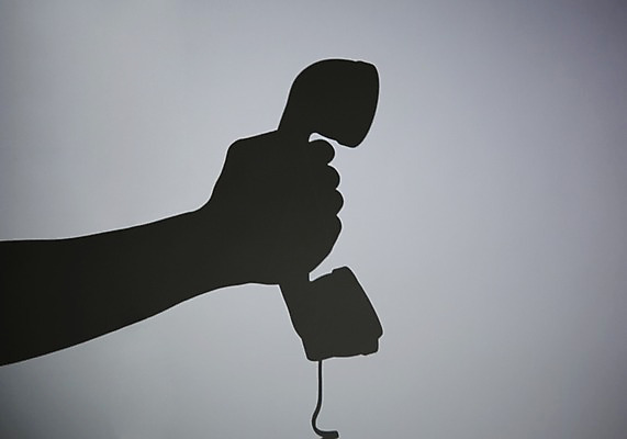 포토 JPG 스튜디오촬영 손 실루엣 백그라운드 컨셉 통신 한손 실내 그림자 한명 들기 손짓 신체부위 검은색 위험 예측 전화기 오브젝트 수화기 통화 국내포토 1 컬러 모션 촬영기법 사람 내부 파일형식