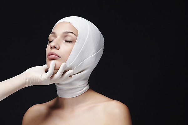 포토 JPG 스튜디오촬영 외국인 해외기획촬영 손 2012년태국 여자 검은배경 실내 한명 사람 상반신 20대 성인 신체부위 뷰티 수술 변화 성형수술 붕대 의료성형뷰티 청년만 성인한명만 성인만 국내포토 1 백그라운드 컨셉 의학 인종 청년 내부 치료 검은색 파일형식