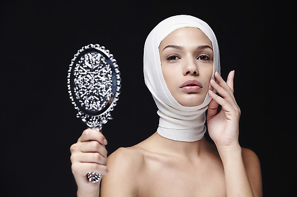 포토 JPG 스튜디오촬영 외국인 해외기획촬영 2012년태국 여자 검은배경 실내 한명 사람 손짓 상반신 20대 성인 앞모습 뷰티 거울 수술 변화 성형수술 손거울 붕대 의료성형뷰티 여자만 여자한명만 성인여자만 청년만 청년여자만 성인한명만 청년여자한명만 성인여자한명만 성인만 국내포토 1 뷰포인트 백그라운드 컨셉 의학 모션 인종 청년 내부 치료 검은색 파일형식