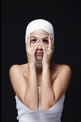 포토 JPG 스튜디오촬영 외국인 해외기획촬영 2012년태국 여자 검은배경 실내 한명 사람 상반신 20대 성인 앞모습 뷰티 수술 변화 성형수술 튜브탑 붕대 의료성형뷰티 여자만 여자한명만 성인여자만 청년만 청년여자만 성인한명만 청년여자한명만 성인여자한명만 성인만 국내포토 1 뷰포인트 백그라운드 컨셉 상의 의학 인종 청년 내부 치료 검은색 파일형식