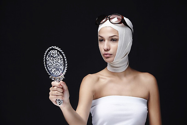 포토 JPG 스튜디오촬영 외국인 해외기획촬영 2012년태국 여자 검은배경 실내 한명 사람 상반신 20대 성인 앞모습 선글라스 뷰티 거울 수술 변화 성형수술 튜브탑 손거울 붕대 쌍꺼풀수술 의료성형뷰티 여자만 여자한명만 성인여자만 청년만 청년여자만 성인한명만 청년여자한명만 성인여자한명만 성인만 국내포토 1 안경 뷰포인트 백그라운드 컨셉 상의 의학 인종 청년 내부 치료 검은색 파일형식