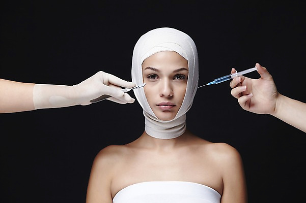 포토 JPG 스튜디오촬영 외국인 해외기획촬영 손 2012년태국 여자 검은배경 실내 주사기 한명 사람 상반신 20대 성인 앞모습 신체부위 뷰티 수술 변화 칼 성형수술 튜브탑 붕대 수술도구 보톡스 메스 의료성형뷰티 청년만 성인한명만 성인만 국내포토 1 뷰포인트 백그라운드 컨셉 상의 의학 의료기기 인종 청년 내부 치료 검은색 의학용품 파일형식