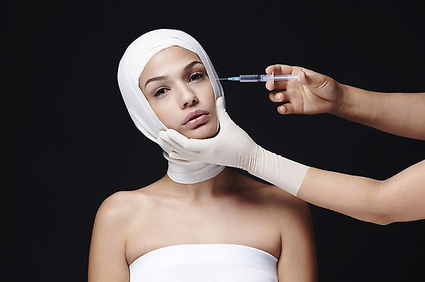 포토 JPG 스튜디오촬영 외국인 해외기획촬영 손 2012년태국 여자 검은배경 실내 주사기 한명 사람 상반신 20대 성인 앞모습 신체부위 뷰티 수술 변화 성형수술 튜브탑 붕대 보톡스 의료성형뷰티 청년만 성인한명만 성인만 국내포토 1 뷰포인트 백그라운드 컨셉 상의 의학 의료기기 인종 청년 내부 치료 검은색 파일형식