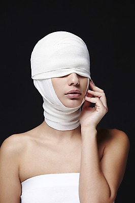 포토 JPG 스튜디오촬영 외국인 해외기획촬영 2012년태국 여자 검은배경 실내 한명 사람 상반신 20대 성인 앞모습 뷰티 수술 변화 성형수술 튜브탑 붕대 의료성형뷰티 여자만 여자한명만 성인여자만 청년만 청년여자만 성인한명만 청년여자한명만 성인여자한명만 성인만 국내포토 1 뷰포인트 백그라운드 컨셉 상의 인종 청년 내부 검은색 파일형식