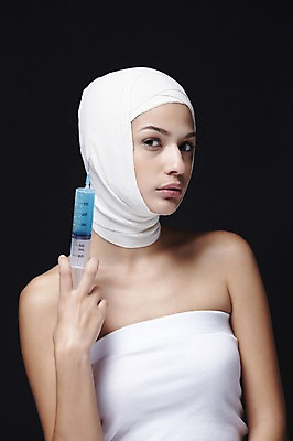 포토 JPG 스튜디오촬영 외국인 해외기획촬영 2012년태국 여자 검은배경 실내 주사기 한명 사람 상반신 20대 성인 앞모습 뷰티 수술 변화 성형수술 튜브탑 붕대 보톡스 의료성형뷰티 여자만 여자한명만 성인여자만 청년만 청년여자만 성인한명만 청년여자한명만 성인여자한명만 성인만 국내포토 1 뷰포인트 백그라운드 컨셉 상의 의학 의료기기 인종 청년 내부 치료 검은색 파일형식