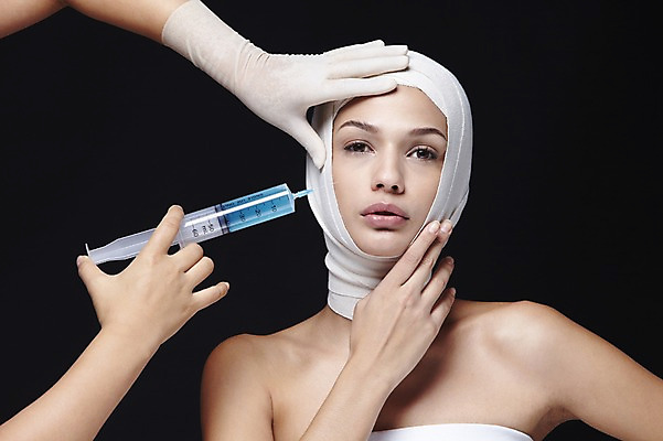 포토 JPG 스튜디오촬영 외국인 해외기획촬영 손 2012년태국 여자 검은배경 실내 주사기 한명 사람 상반신 20대 성인 앞모습 신체부위 뷰티 수술 변화 성형수술 튜브탑 붕대 보톡스 의료성형뷰티 청년만 성인한명만 성인만 국내포토 1 뷰포인트 백그라운드 컨셉 상의 의학 의료기기 인종 청년 내부 치료 검은색 파일형식