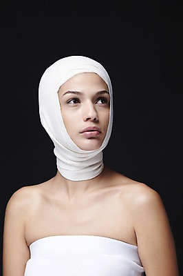 포토 JPG 스튜디오촬영 외국인 해외기획촬영 2012년태국 여자 검은배경 실내 한명 사람 상반신 20대 성인 앞모습 뷰티 수술 변화 성형수술 튜브탑 붕대 의료성형뷰티 여자만 여자한명만 성인여자만 청년만 청년여자만 성인한명만 청년여자한명만 성인여자한명만 성인만 국내포토 1 뷰포인트 백그라운드 컨셉 상의 의학 인종 청년 내부 치료 검은색 파일형식