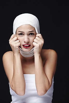 포토 JPG 스튜디오촬영 외국인 해외기획촬영 2012년태국 여자 검은배경 실내 한명 사람 상반신 20대 성인 앞모습 뷰티 수술 변화 성형수술 튜브탑 붕대 의료성형뷰티 여자만 여자한명만 성인여자만 청년만 청년여자만 성인한명만 청년여자한명만 성인여자한명만 성인만 국내포토 1 뷰포인트 백그라운드 컨셉 상의 인종 청년 내부 검은색 파일형식