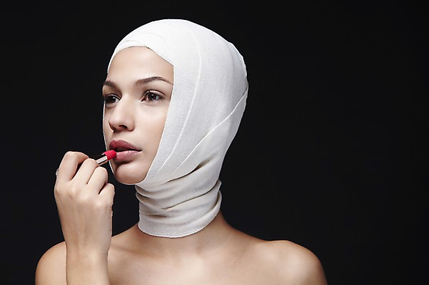 포토 JPG 스튜디오촬영 외국인 해외기획촬영 2012년태국 여자 검은배경 실내 한명 사람 상반신 20대 성인 화장 뷰티 화장품 립스틱 수술 변화 성형수술 붕대 의료성형뷰티 여자만 여자한명만 성인여자만 청년만 청년여자만 성인한명만 청년여자한명만 성인여자한명만 성인만 국내포토 1 백그라운드 컨셉 인종 청년 내부 검은색 파일형식