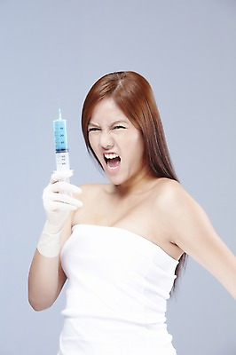 포토 JPG 스튜디오촬영 외국인 해외기획촬영 2012년태국 여자 회색배경 실내 주사기 한명 사람 상반신 20대 성인 뷰티 수술 변화 성형수술 튜브탑 보톡스 의료성형뷰티 여자만 여자한명만 성인여자만 청년만 청년여자만 성인한명만 청년여자한명만 성인여자한명만 성인만 국내포토 1 백그라운드 컨셉 상의 의학 의료기기 인종 청년 내부 치료 회색 파일형식