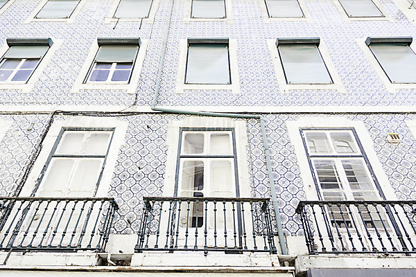 포토 JPG 해외이미지 모양 전통 디자인 외관 유럽 문화 벽 여행 백그라운드 꽃무늬 패턴 건축양식 창문 유리 추상 주택 사람없음 건물 목재 장식 파란색 컬러풀 공백 수확 골동품 발코니 흰색 표현 도시 도자기 포르투갈 타일 복고 모자이크 모음 리스본 옛날 해외202004 해외포토 나무 건축물 건축 꽃 나라 컬러 무늬 농업 재료 재질 한글 파일형식 이미지허브