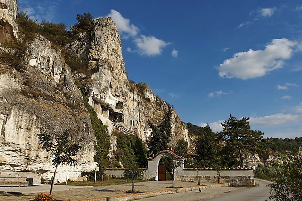 포토 JPG 해외이미지 나무 종교 문화 벽 여행 십자가 건축양식 주택 미술 사람없음 건물 울타리 교회 마을 정원 바위 역사 닫기 심볼 그림 대문 안심 수도원 불가리아 새기다 신앙심 회랑 해외202004 해외포토 식물 건축물 건축 종교건축 모션 문화예술 육류 담장 문 돌_바위 복도 파일형식 남유럽 이미지허브