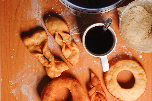 포토 JPG 해외이미지 전통 커피 백그라운드 디저트 요리 사람없음 목재 세로 숟가락 흰색 칼 도넛 달콤 밀가루 번 페스츄리 핸드메이드 해외202004 해외포토 나무 음료 음식 빵 컬러 재료 수저 맛 가루 파일형식 이미지허브