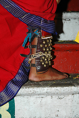 포토 JPG 해외이미지 전통 종교 문화 신발 발 사람없음 축제 기도 축하 사찰 고리 의식 영혼 인도인 집중 신성 희생 말레이시아 숭배 신앙심 힌두교 해외202004 해외포토 외국인 아시아 컨셉 종교건축 동양인 신체부위 파일형식 이미지허브