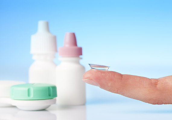 포토 JPG 해외이미지 손 응시 안경 손가락 건조 건강 사람없음 일상 치료 파란색 약 우주 흰색 기구 물방울 도움 투명 휴대용 일회용 시력 부드러움 돌봄 업그레이드 위생관리 해외202004 해외포토 시선 잡화 컬러 컨셉 의학 모션 관리 라이프 신체부위 감각 오브젝트 파일형식 이미지허브