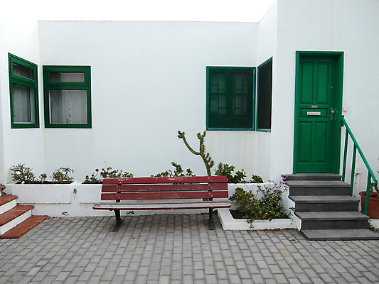 포토 JPG 해외이미지 공원 벽 가구 백그라운드 벤치 의자 자연 휴식 거리 앉기 사람없음 야외 내부 건물 목재 빨간색 초록색 여름 갈색 문 정원 봄 수확 골동품 흰색 철 오브젝트 싱글 장면 내추럴 옛날 해외202004 해외포토 나무 건축물 계절 공공시설 컬러 생활용품 컨셉 농업 재료 모션 생태계 파일형식 이미지허브