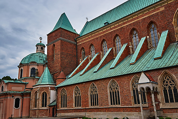 포토 JPG 해외이미지 구름 유럽 종교 십자가 건축양식 창문 하늘 벽돌 사람없음 건물 빨간색 교회 도시 중세 종탑 폴란드 고딕 브로츠와프 해외202004 해외포토 자연요소 건축물 건축 나라 컬러 종교건축 탑 역사 파일형식 이미지허브