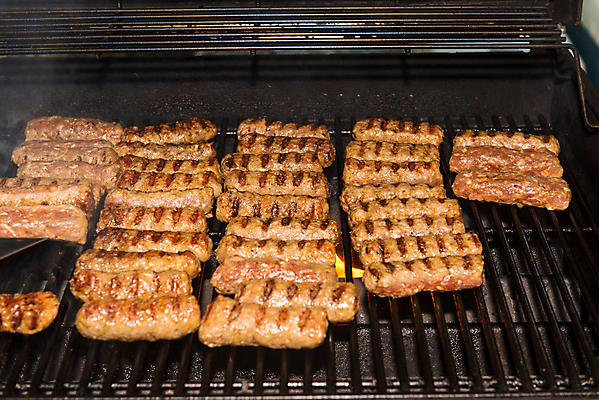 포토 JPG 해외이미지 전통 접시 음식 백그라운드 부분 공 불 불꽃 육류 돼지고기 요리 사람없음 야외 파티 검은색 식사 저녁식사 소고기 시골 뜨거움 소시지 맛 그릴 상품 바비큐 두루마리 굽기 묘사 준비 날것 가스 양고기 루마니아 훈제 점심식사 다진 화상 해외202004 해외포토 자연요소 식기 유럽 컬러 컨셉 식재료 주방용품 이벤트 가공식품 상처 구이 파일형식 이미지허브