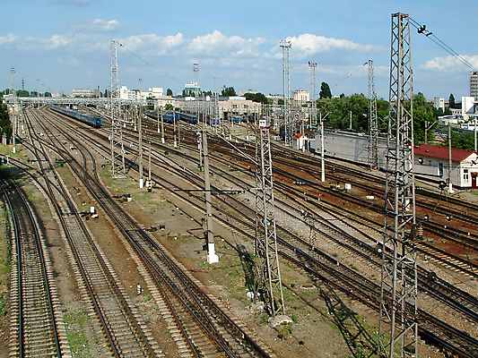 포토 JPG 해외이미지 나무 구름 도로 하늘 지붕 풍경 사람없음 빨간색 초록색 파란색 전선 방법 지원 해외202004 해외포토 자연요소 식물 길 컬러 교통시설 파일형식 이미지허브