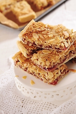 포토 JPG 해외이미지 영어 음식 조각 디저트 영국 사람없음 달콤 슬라이스 아몬드 푸딩 해외202004 해외포토 문자 유럽 견과류 맛 파일형식 이미지허브