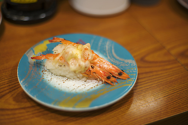 포토 JPG 해외이미지 전통 접시 아시아 음식 오렌지 젓가락 밥 새우 어류 사람없음 빨간색 일본 검은색 식사 저녁식사 초밥 회 흰색 바 부채 해조류 닫기 맛 고추냉이 참치 해산물 메뉴 오징어 롤 연어 생강 다시마 대두 저지방 전문 해외202004 해외포토 식기 나라 컬러 컨셉 채소 과일 모션 연체동물 수저 갑각류 수중동물 양념 해양식물 기름_음식 일본음식 파일형식 이미지허브