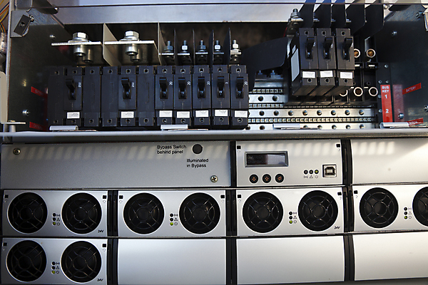 포토 JPG 해외이미지 식물 통신 사람없음 힘 위험 캐비닛 무선전화기 전압 해외202004 해외포토 컨셉 사물함 전화기 파일형식 이미지허브