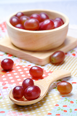 포토 JPG 해외이미지 식물 열매 음식 백그라운드 농업 과일 재료 자연 포도 건강 사람없음 목재 빨간색 초록색 숟가락 보라색 식사 흰색 나뭇가지 신선 사발 달콤 맛 다발 유기농 내추럴 숙성 해외202004 해외포토 나무 웰빙 산업 컬러 컨셉 수저 사기그릇 생태계 파일형식 이미지허브