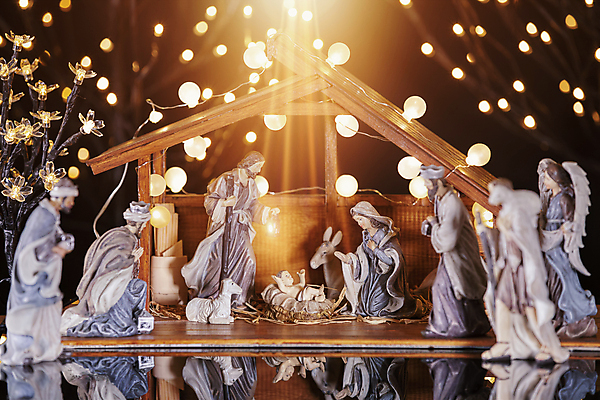 포토 JPG 해외이미지 행복 기독교 종교 어린이 크리스마스 가족 엄마 휴가 천사 사람없음 장식 숫자 교회 평화 성경 피규어 기도 축하 아기 예수 아빠 야간 12월 장면 신성 양고기 신앙심 해외202004 해외포토 자연요소 문자 기념일 감정 컨셉 종교용품 관계 종교건축 육류 사람 건물 미니어처 신_종교 날짜 파일형식 이미지허브