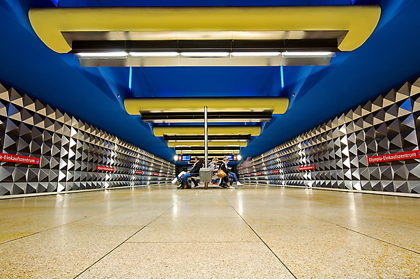 포토 JPG 해외이미지 여행 오렌지 건축양식 교통시설 독일 미술 사람없음 내부 빨간색 파란색 빛 컬러풀 노란색 기차 도시 기다림 전철 역 튜브 지하 타운 일반 그만 뮌헨 해외202004 해외포토 건축 유럽 육상교통 컬러 교통 과일 모션 문화예술 대중교통 시설 파일형식 이미지허브