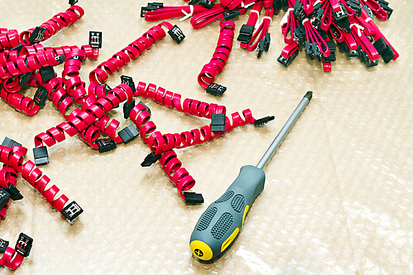 포토 JPG 해외이미지 산업 선 백그라운드 이동 통신 부분 나선형 사람없음 빨간색 컴퓨터 디지털 검은색 자료 힘 장비 운전 정보 흰색 플러그 코드 연결 오브젝트 순환 전자 철사 수납 인터페이스 하드웨어 공급 해외202004 해외포토 컬러 컨셉 무늬 모션 전자제품 파일형식 이미지허브