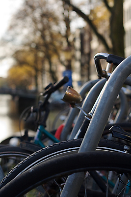 포토 JPG 해외이미지 사람없음 자전거 닫기 승차 네덜란드 운하 암스테르담 해외202004 해외포토 유럽 모션 바이크 파일형식 이미지허브