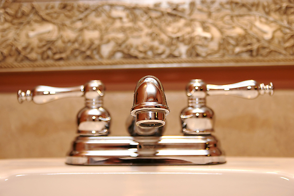 포토 JPG 해외이미지 라이프스타일 디자인 가구 건축양식 아파트 주택 실내 손잡이 사람없음 내부 장식 물 금속 목욕 거울 방 욕실 회오리 도자기 떨어짐 타일 묘사 수도꼭지 변기 해외202004 해외포토 자연요소 건축 생활용품 컨셉 재질 건물 생활 청결 파일형식 이미지허브